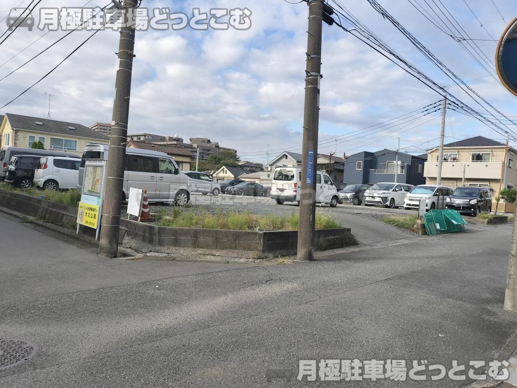 横浜市港南区日野4丁目721-42、721-75　の月極駐車場2