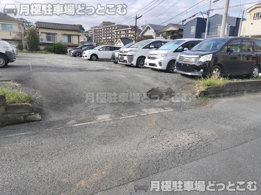 横浜市港南区日野4丁目721-42、721-75　の月極駐車場3