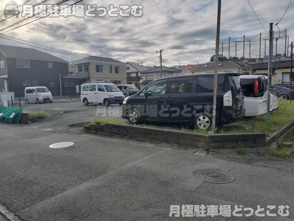 横浜市港南区日野4丁目721-42、721-75　の月極駐車場5