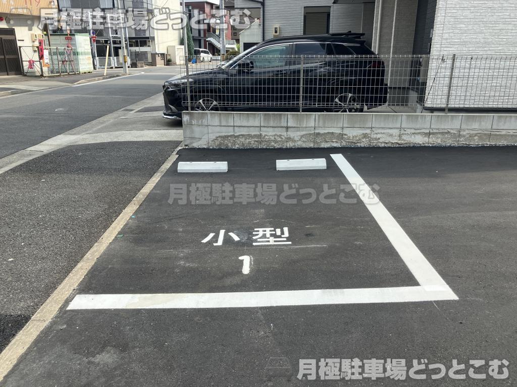 名古屋市中川区西日置2丁目1904番3の月極駐車場8
