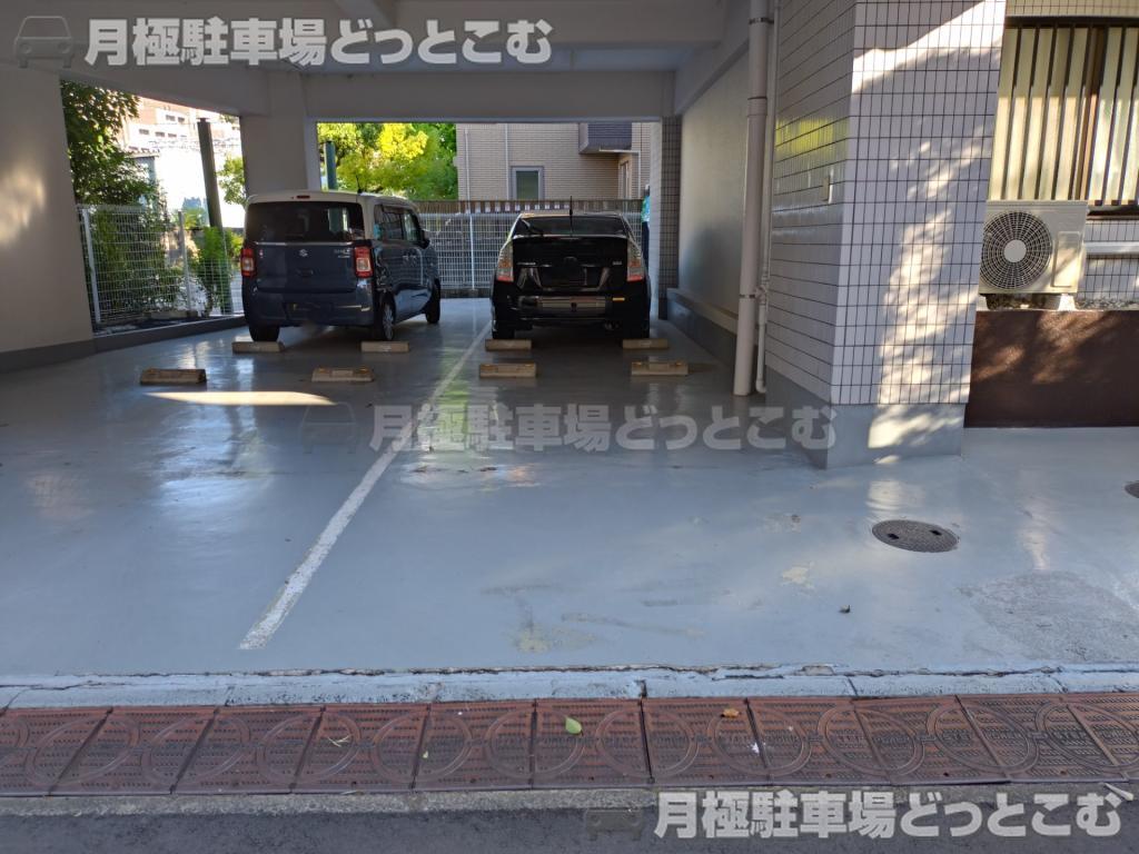 足立区中川4丁目6-3の月極駐車場2