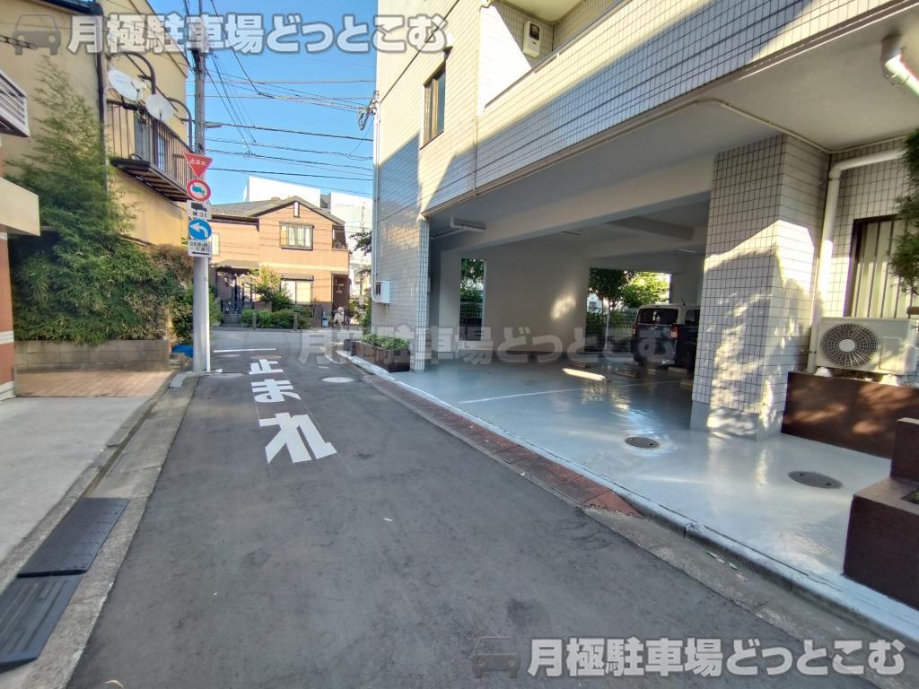 足立区中川4丁目6-3の月極駐車場4