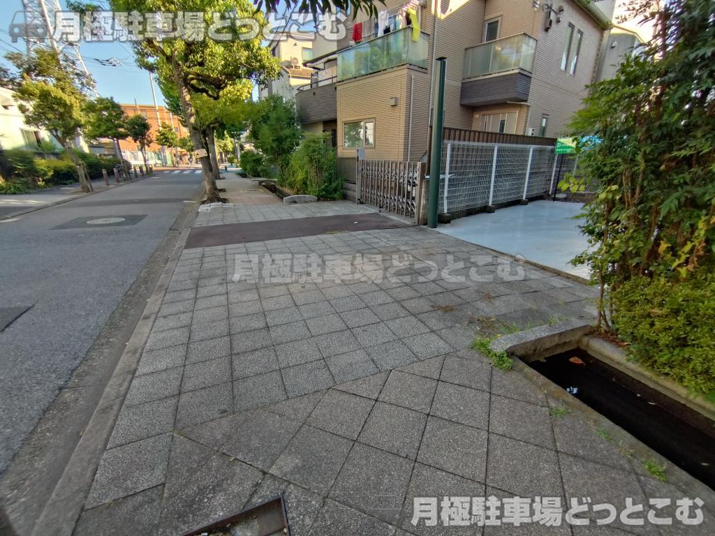 足立区中川4丁目6-3の月極駐車場6