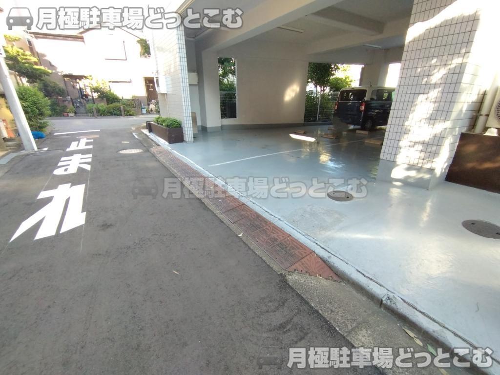 足立区中川4丁目6-3の月極駐車場8