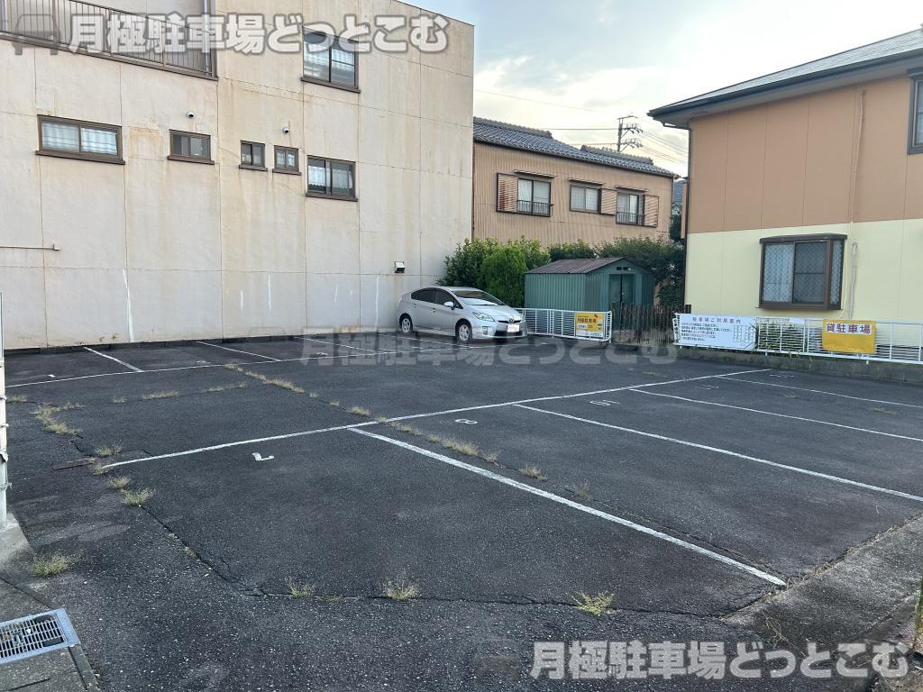 一宮市泉2丁目4の月極駐車場1