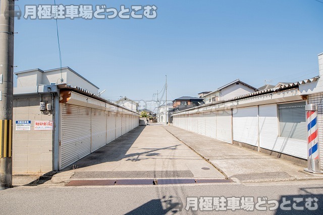 岸和田市極楽寺町2-2-26の月極駐車場1