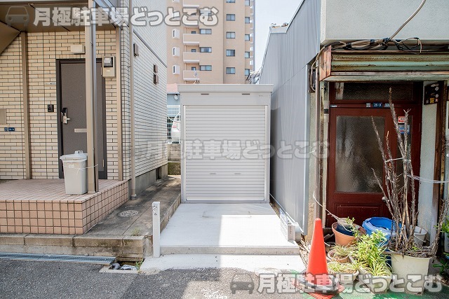 大阪市東住吉区北田辺4-36-8の月極駐車場1