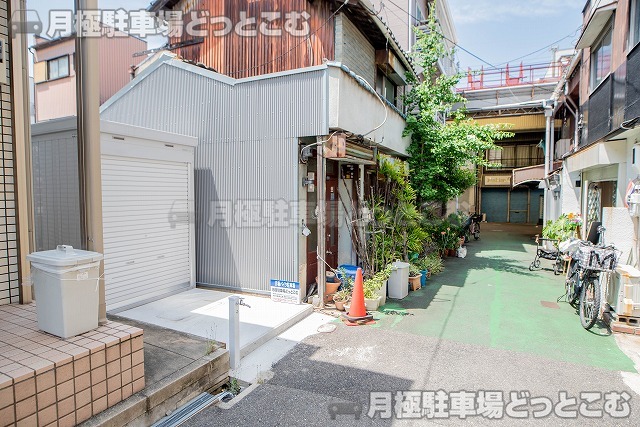 大阪市東住吉区北田辺4-36-8の月極駐車場6