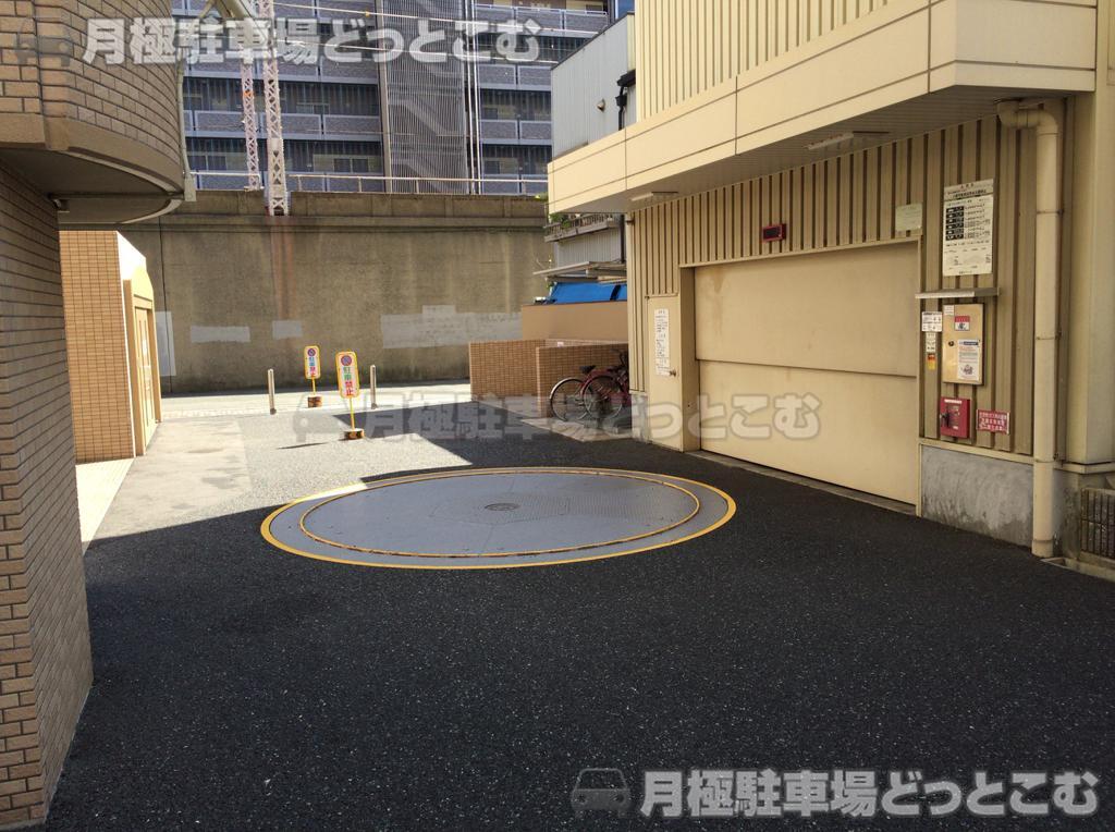 大阪市北区天満橋2-3-10の月極駐車場1