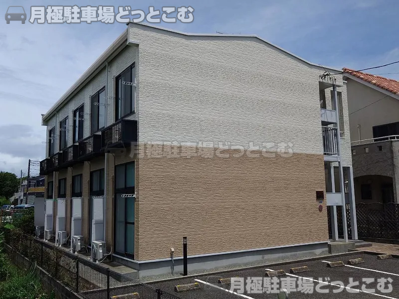 平塚市上平塚12－10の月極駐車場1