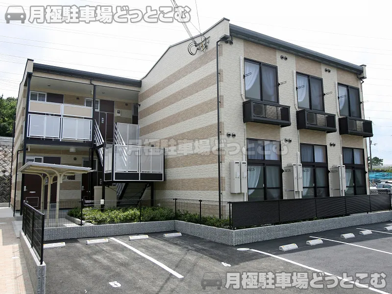 豊中市若竹町2－11－30の月極駐車場1