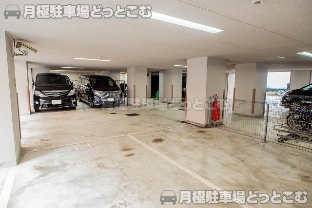 大阪市都島区東野田町5丁目2-18の月極駐車場3