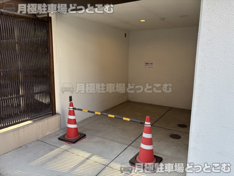 名古屋市中区千代田2丁目18-2の月極駐車場3