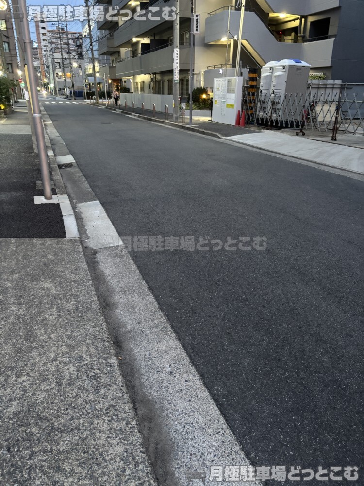 名古屋市中区千代田2丁目18-2の月極駐車場4