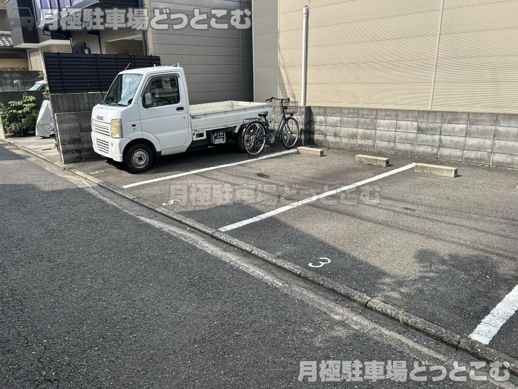 京都市南区八条源町110番8の月極駐車場3