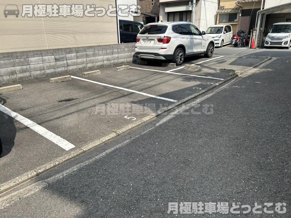 京都市南区八条源町110番8の月極駐車場9