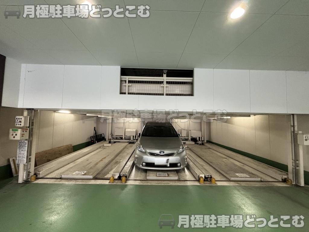 大阪市西区靱本町1丁目88番、89番、90番1の月極駐車場3
