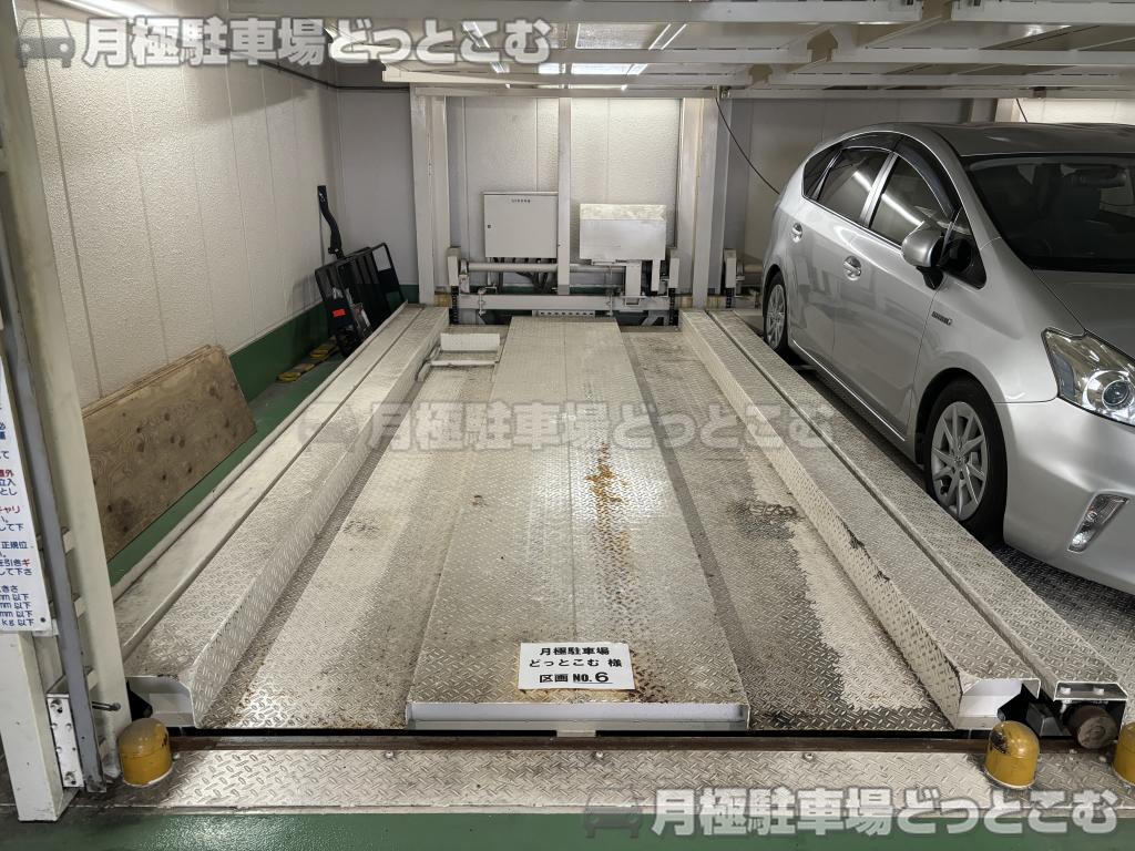 大阪市西区靱本町1丁目88番、89番、90番1の月極駐車場4