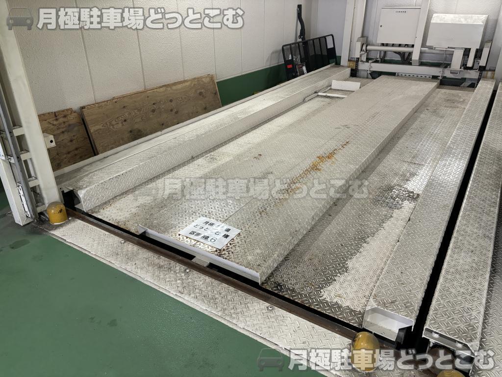 大阪市西区靱本町1丁目88番、89番、90番1の月極駐車場5