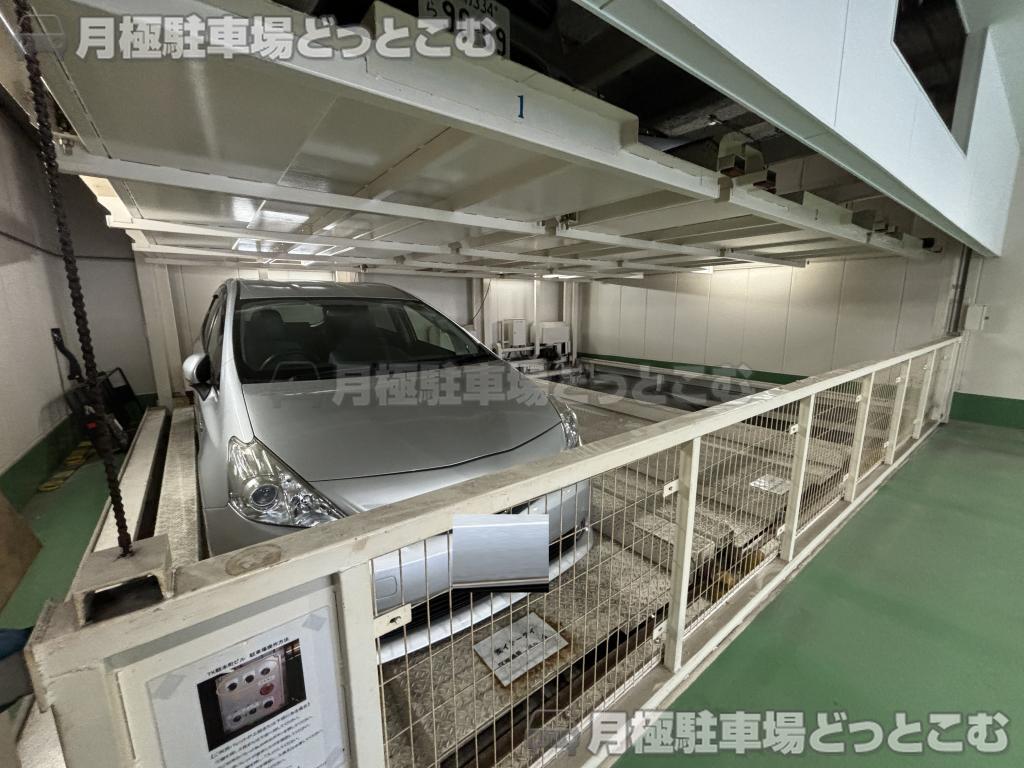 大阪市西区靱本町1丁目88番、89番、90番1の月極駐車場6