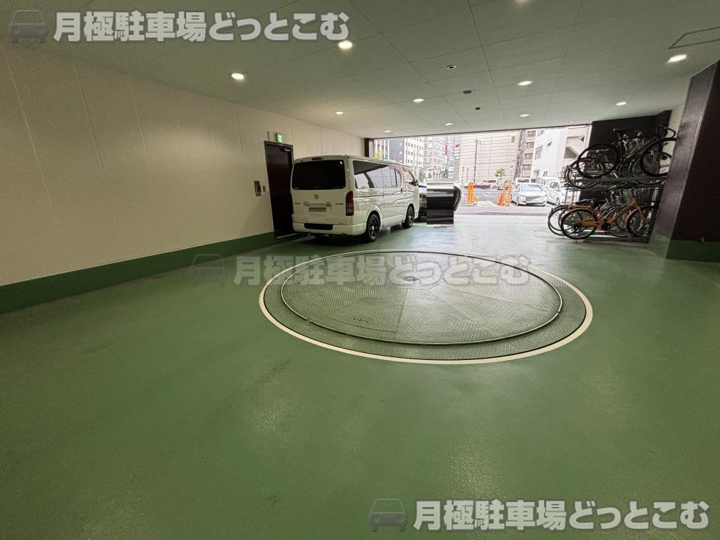 大阪市西区靱本町1丁目88番、89番、90番1の月極駐車場9