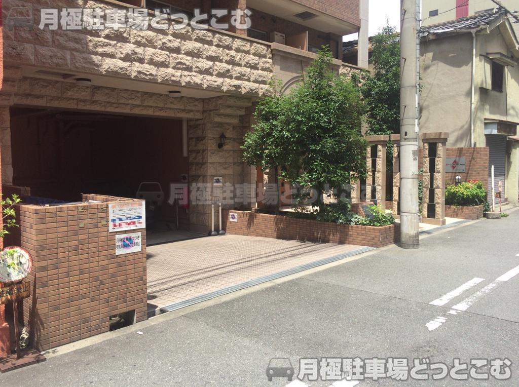 大阪市北区天満2-4-22の月極駐車場1