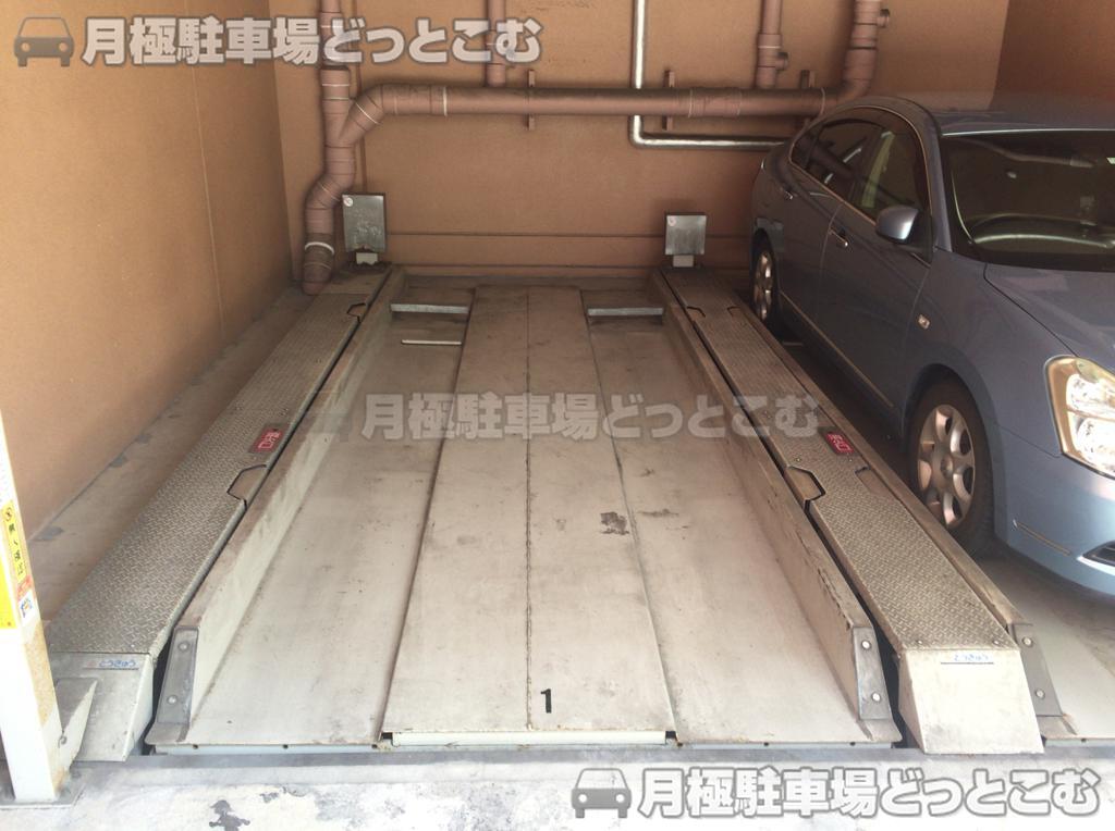 大阪市北区天満2-4-22の月極駐車場3