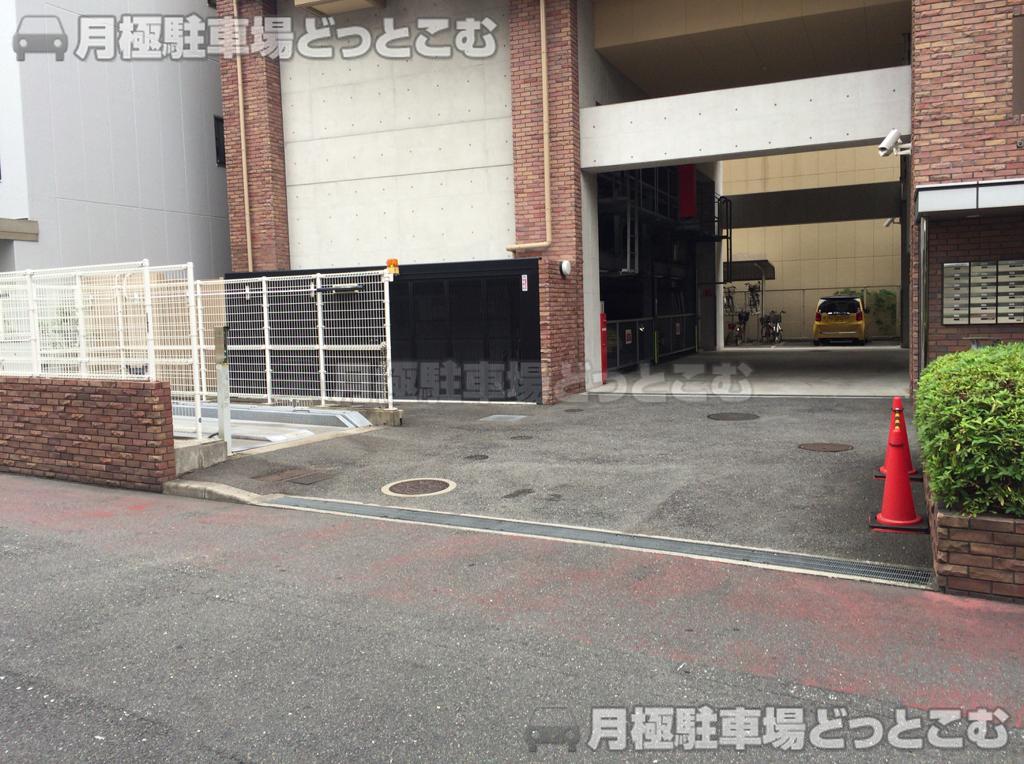 東大阪市長堂1-11-9の月極駐車場1