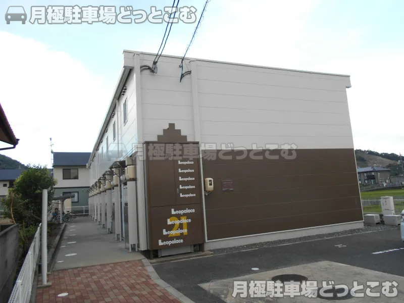 岡山市北区津高割田255の月極駐車場1