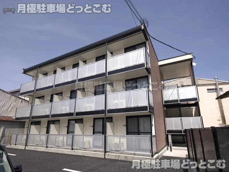 摂津市東別府2－7－23の月極駐車場1