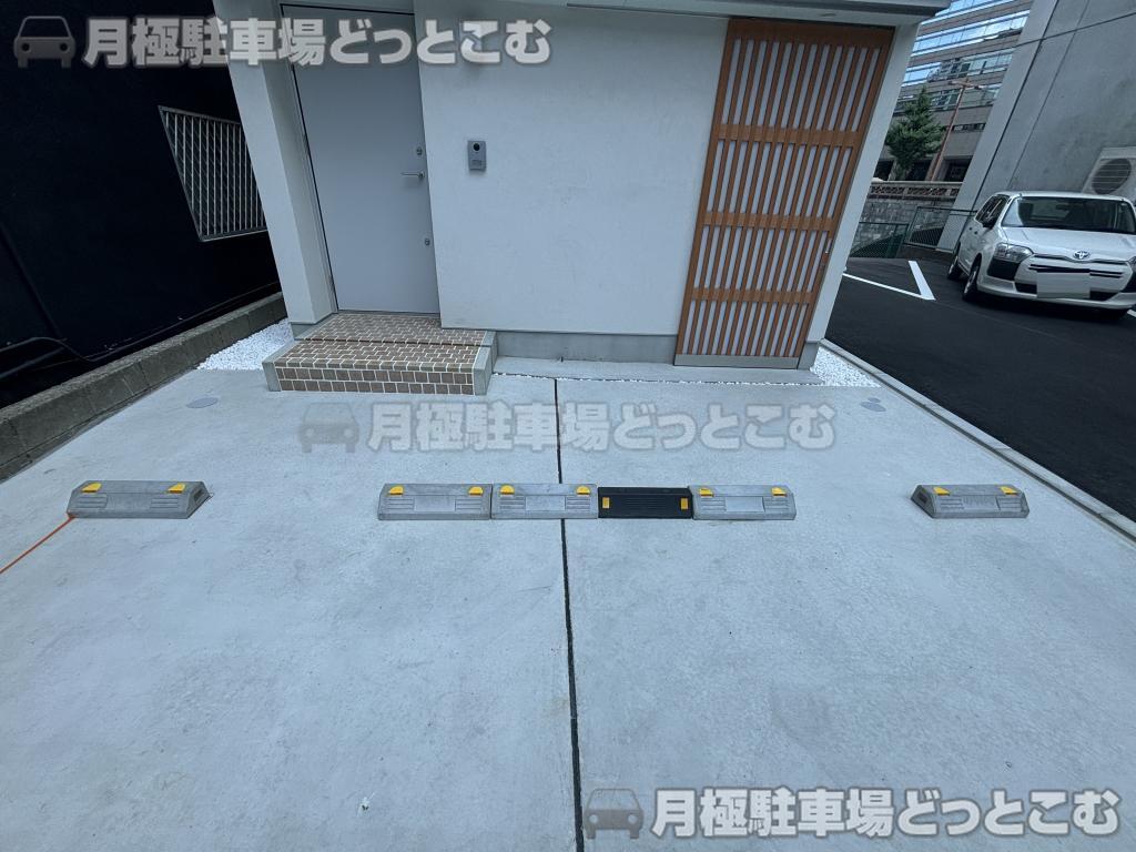 名古屋市中村区那古野1丁目3808番1の月極駐車場3