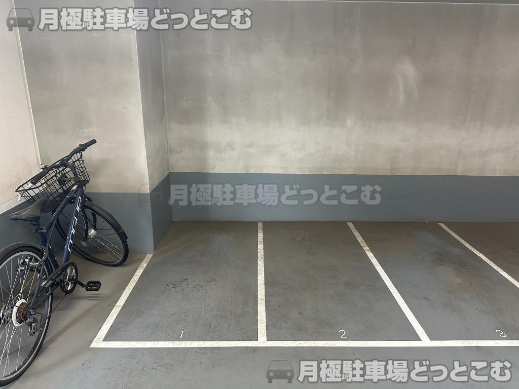 品川区北品川2丁目24-7の月極駐車場2