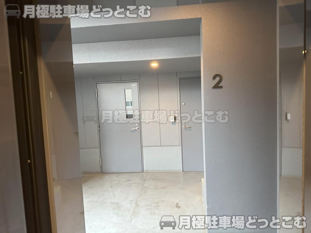 品川区北品川2丁目24-7の月極駐車場5