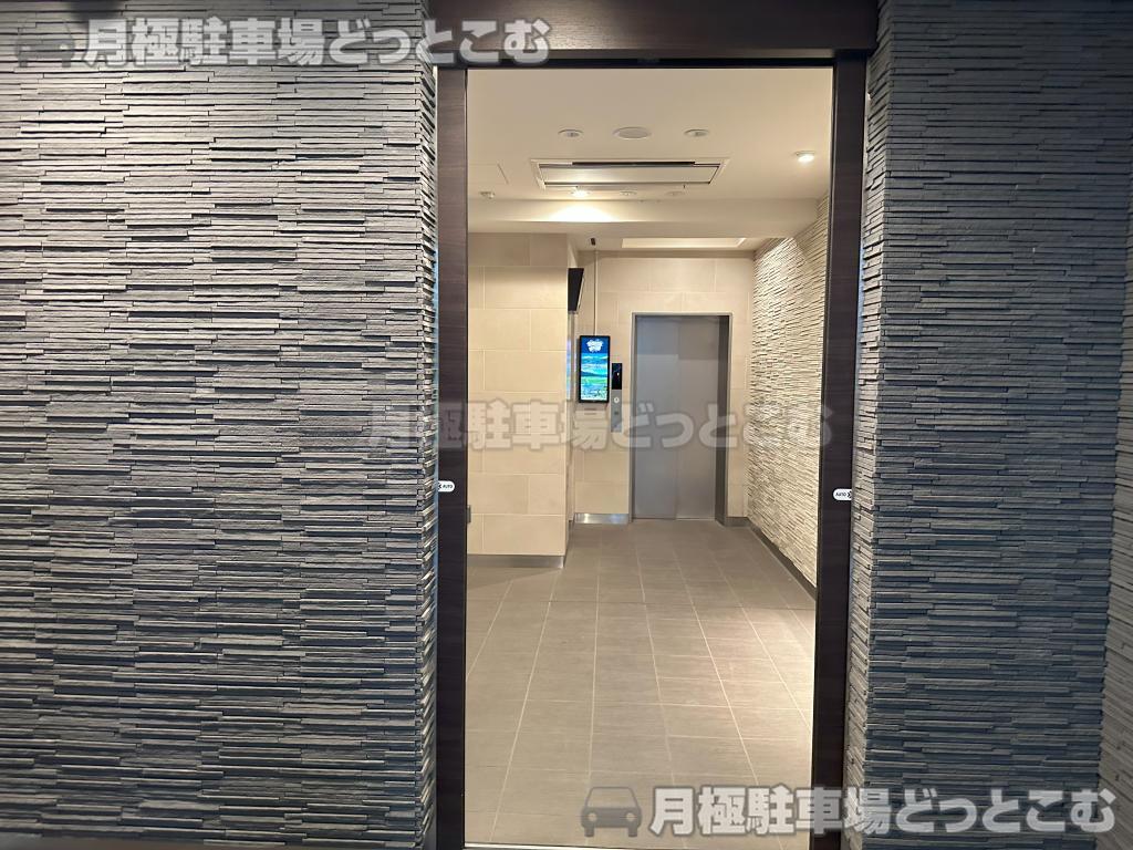 品川区北品川2丁目24-7の月極駐車場7