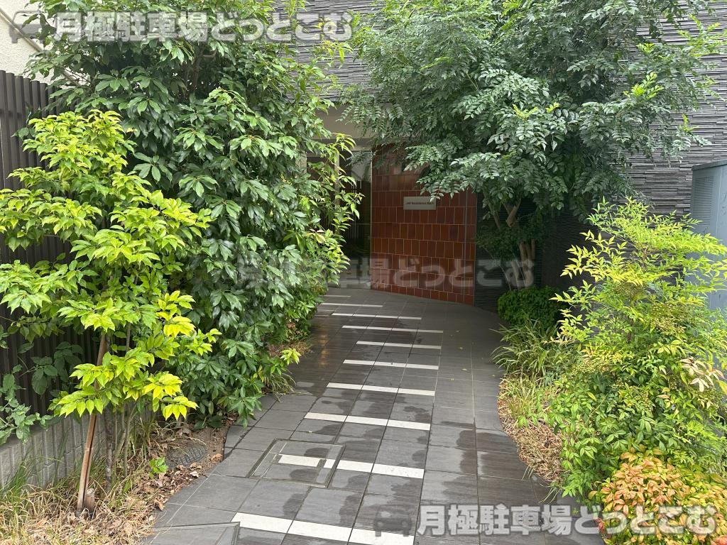 品川区北品川2丁目24-7の月極駐車場8