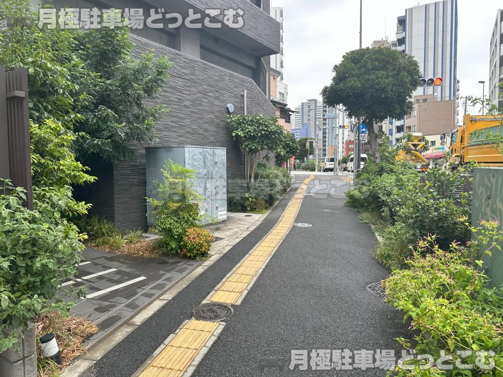 品川区北品川2丁目24-7の月極駐車場9