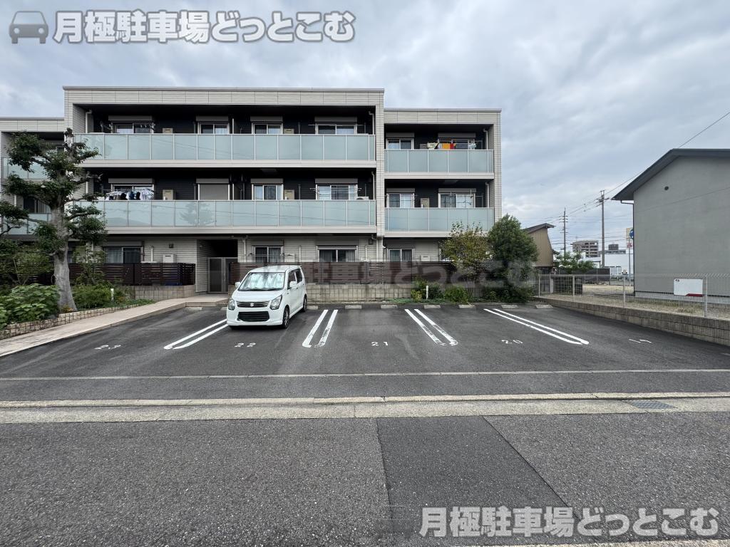 一宮市浜町3丁目15-1の月極駐車場1