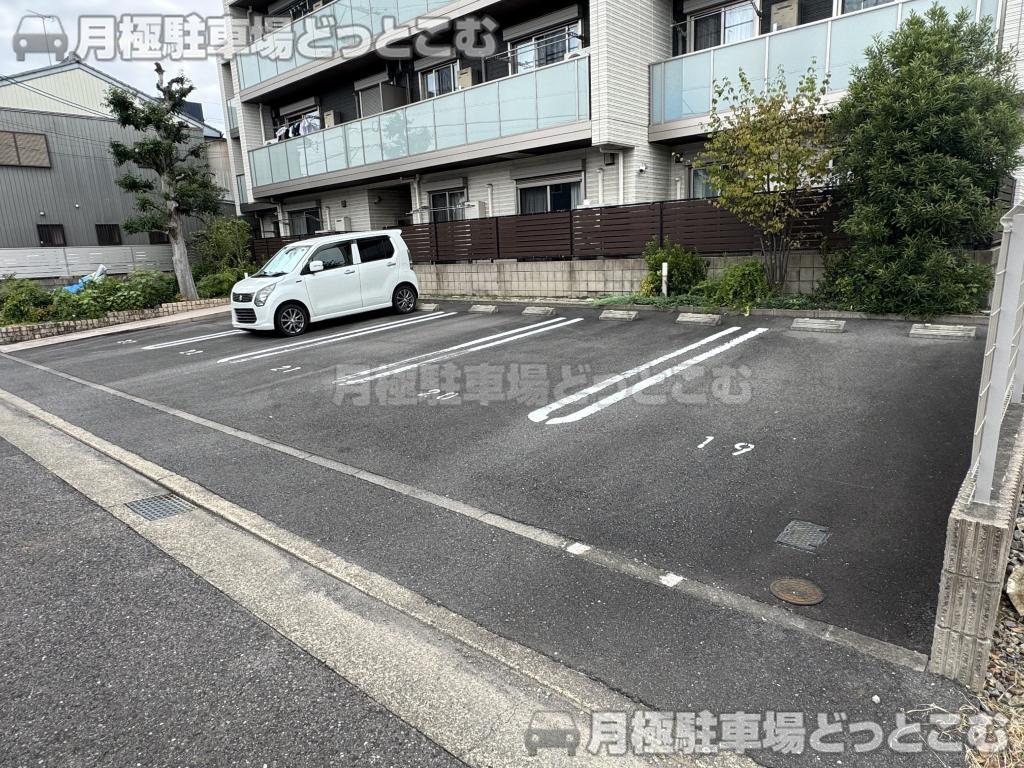 一宮市浜町3丁目15-1の月極駐車場2