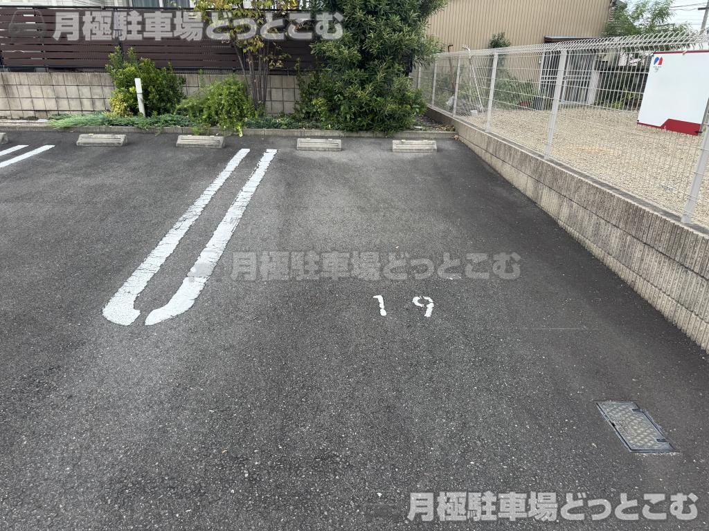 一宮市浜町3丁目15-1の月極駐車場4
