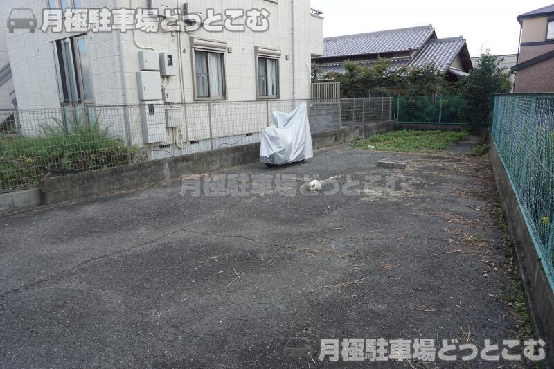 伊丹市春日丘6-20-1の月極駐車場2