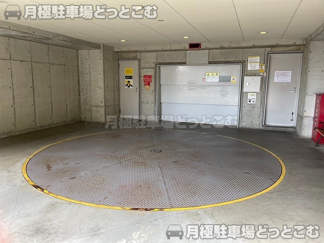 横浜市中区海岸通3丁目13-1の月極駐車場3