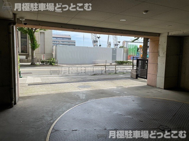 横浜市中区海岸通3丁目13-1の月極駐車場4