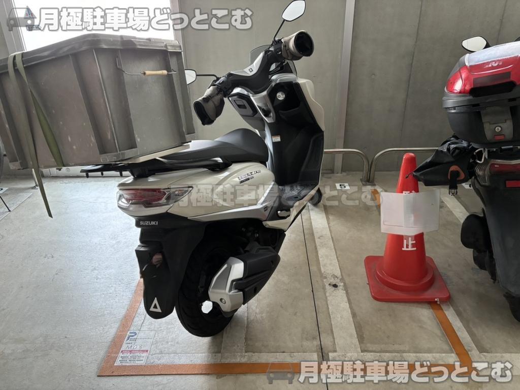 名古屋市中村区那古野1丁目39-3の月極駐車場3