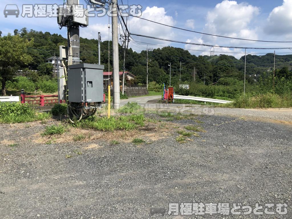 相模原市緑区寸沢嵐3041-1の月極駐車場1