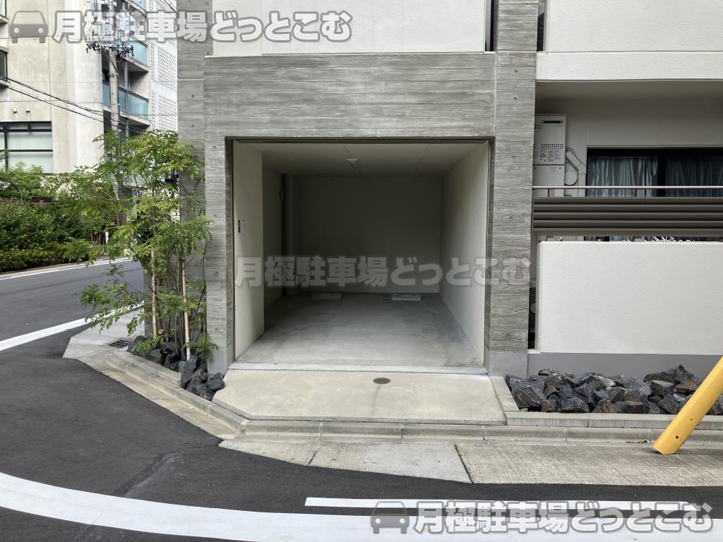 名古屋市中区千代田1丁目13-1の月極駐車場4