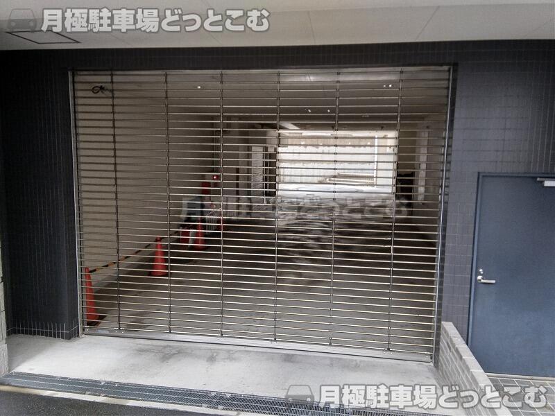 大阪市中央区日本橋2丁目20-11の月極駐車場2