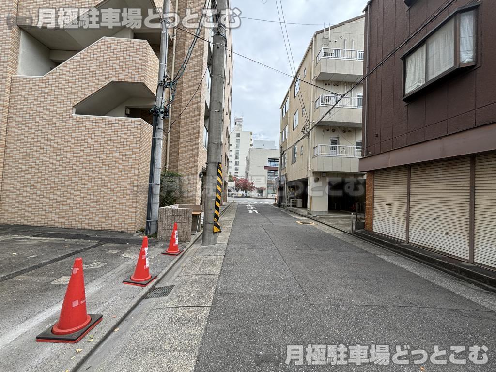名古屋市西区菊井2丁目306番地の月極駐車場3