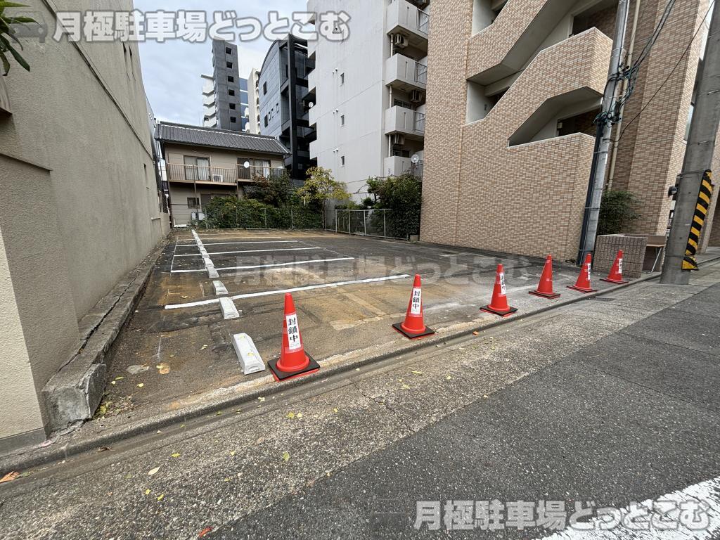 名古屋市西区菊井2丁目306番地の月極駐車場5