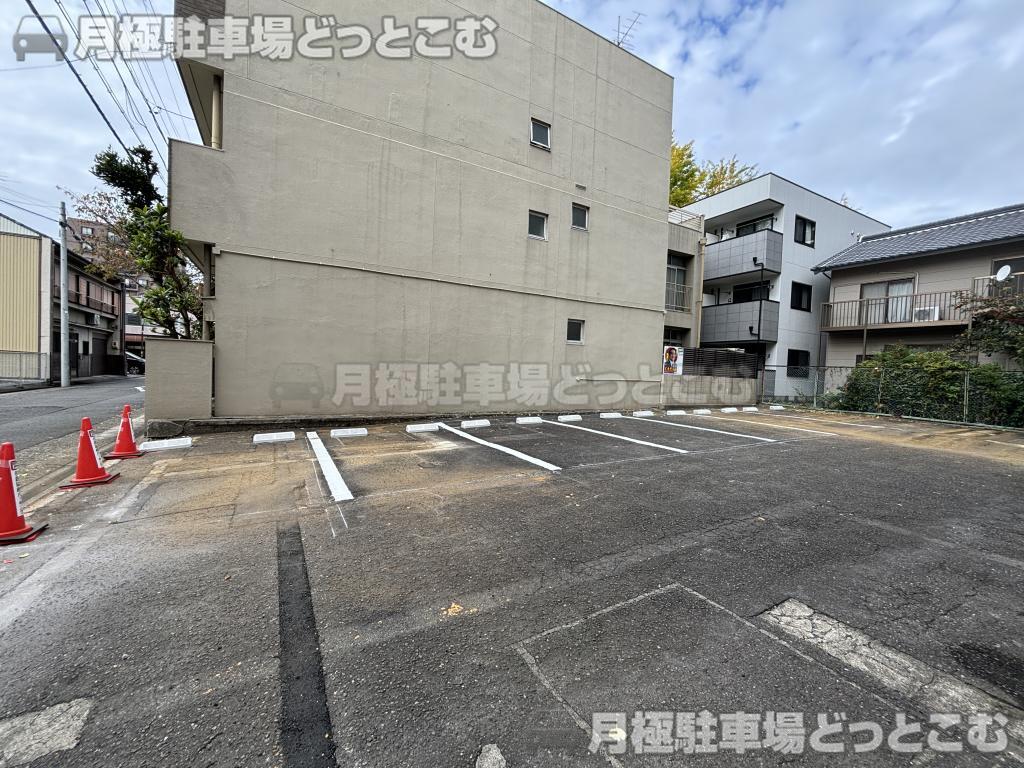 名古屋市西区菊井2丁目306番地の月極駐車場6
