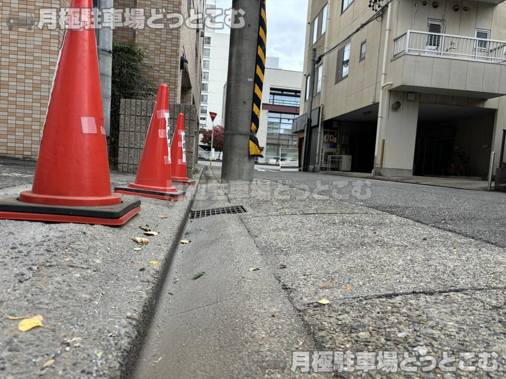 名古屋市西区菊井2丁目306番地の月極駐車場9
